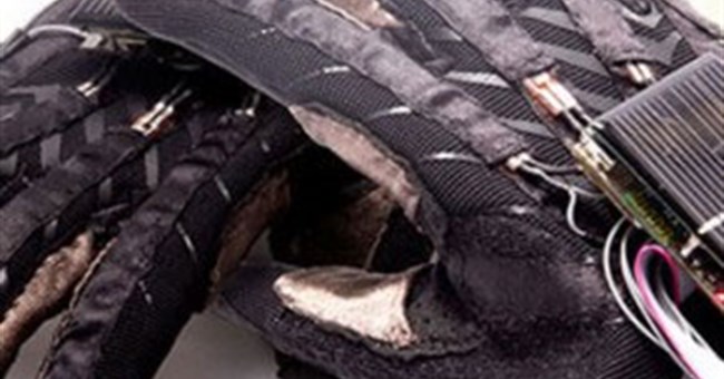 Găng tay chuyển đổi ngôn ngữ ký hiệu thành lời nói