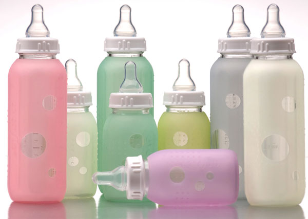 Mỹ cấm dùng BPA sản xuất bình sữa trẻ em 
