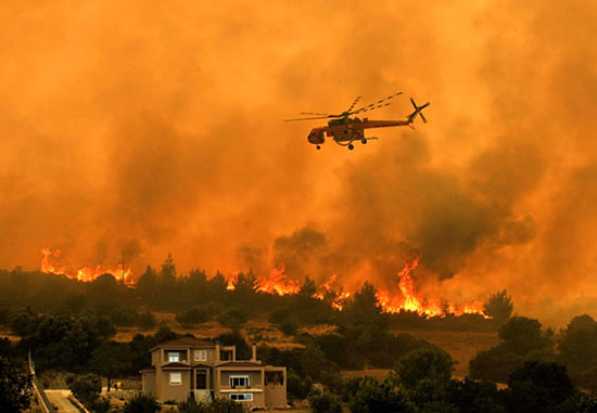 Cháy rừng tiếp tục hoành hành ở các nước châu Âu