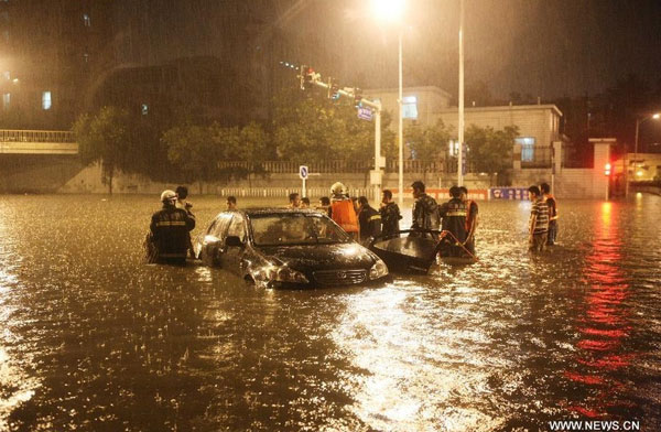 Bắc Kinh hỗn loạn vì trận mưa lớn nhất trong lịch sử hơn 60 năm
