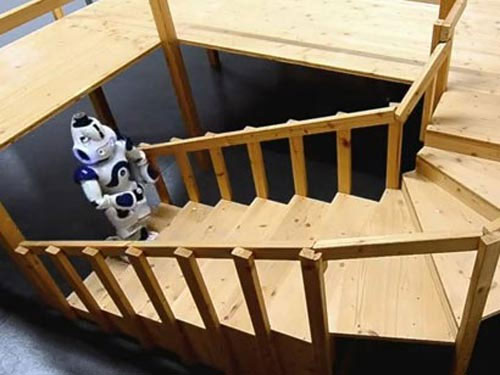 Robot hình dáng người leo cầu thang xoắn