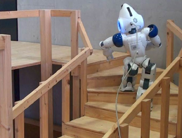 Video: Robot hình dáng người leo cầu thang xoắn