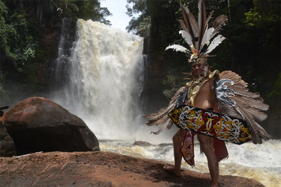 Lạ lùng tộc người giống người Việt cổ trên đảo Borneo