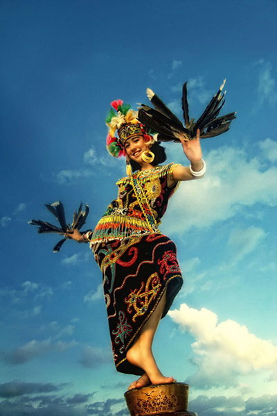 Lạ lùng tộc người giống người Việt cổ trên đảo Borneo