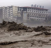 Lở đất chôn vùi 17 người ở Trung Quốc