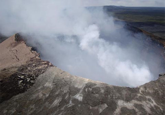 Hồ dung nham khổng lồ trên núi lửa Kilauea
