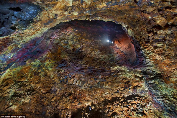 Bên trong núi lửa 4.000 năm tuổi 