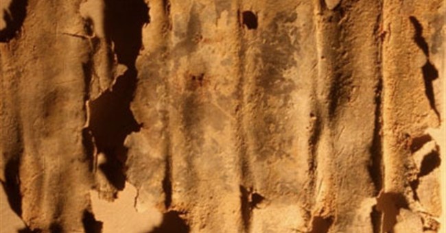 Lời nguyền trong miếng bùa 1800 năm