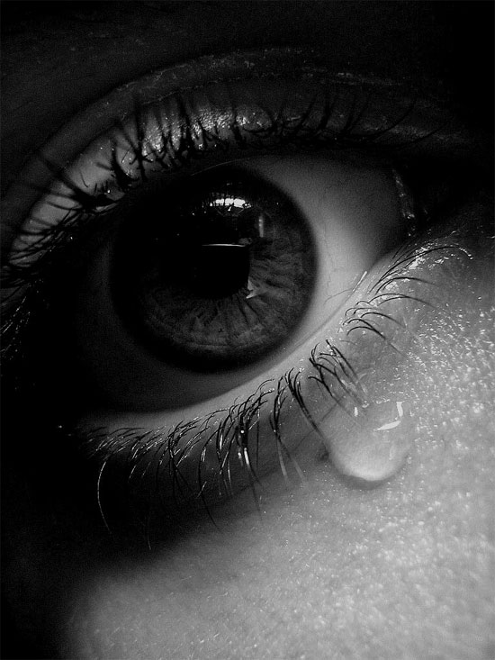 Đôi khi khóc là cách tốt nhất để giải tỏa nỗi buồn. Hãy xem bức ảnh này và cho tâm hồn được thoải mái cùng những giọt nước mắt.