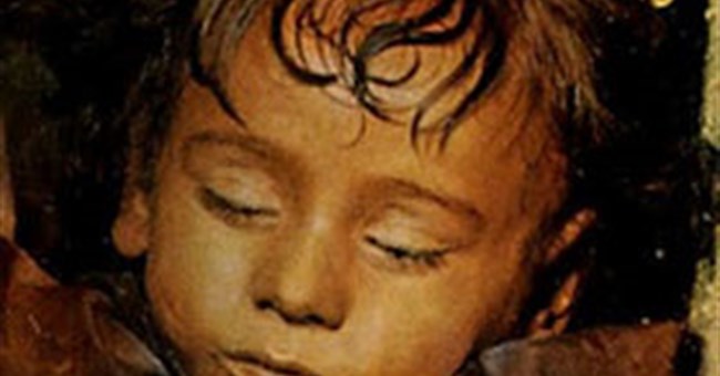 Bí ẩn xác ướp 100 năm tươi tắn, xinh đẹp