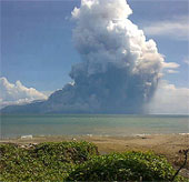 Indonesia: Núi lửa phun trào, 6 người chết 