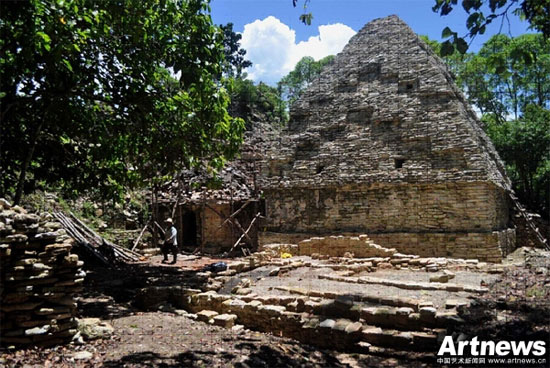 Mexico phát hiện móng cung điện 2.000 năm tuổi