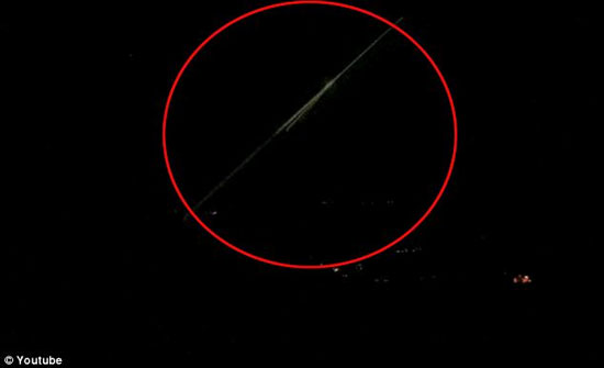 Video vệ tinh UARS rơi xuống trái đất (2)
