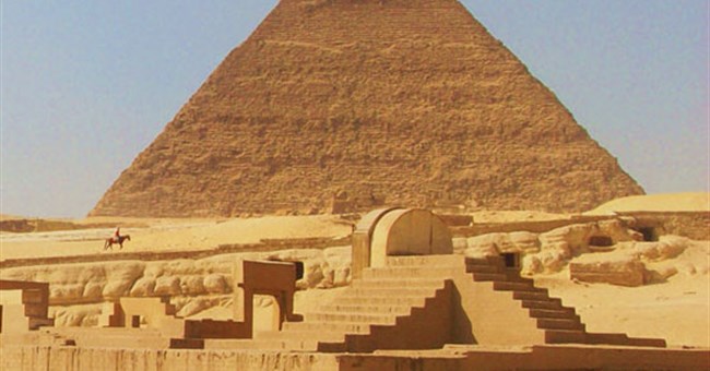 Bùa chú trên kim tự tháp "thiêng" như thế nào?