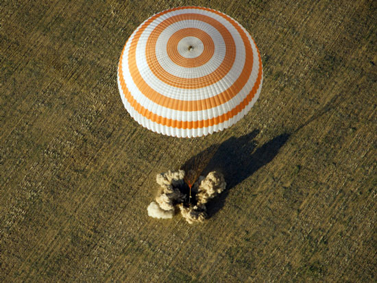 Tàu vũ trụ Soyuz của Nga trở về Trái đất