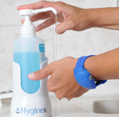 Vòng đeo tay giúp phát hiện tay bẩn 
