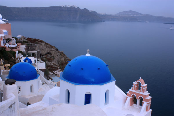 Hòn đảo xinh đẹp nhất Hy Lạp thấp thỏm vì đá cháy