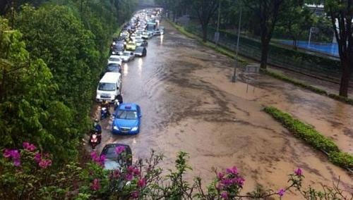 Singapore ngập lụt vì mưa lớn