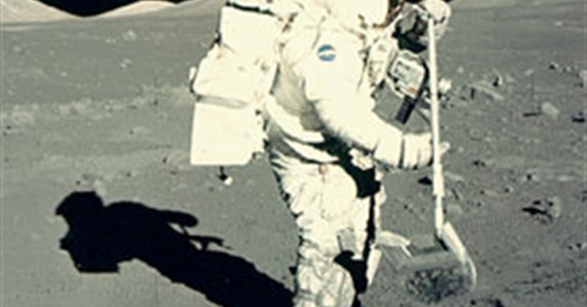 Nước trên mặt trăng có thể bắt nguồn từ Trái đất