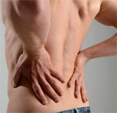 Tiêm nước muối giúp điều trị đau lưng dưới tốt hơn steroid