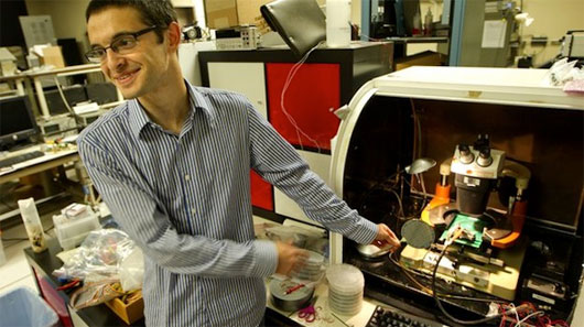 Máy tính làm hoàn toàn bằng “ống nano carbon” siêu nhỏ