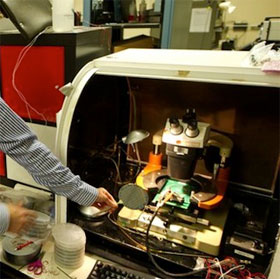 Máy tính làm hoàn toàn bằng “ống nano carbon” siêu nhỏ