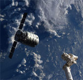 Tàu Cygnus lần đầu "cập bến" ISS