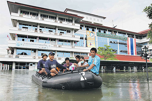 Thái Lan: Lũ lụt khiến hàng trăm nhà máy đóng cửa, bệnh viện sơ tán