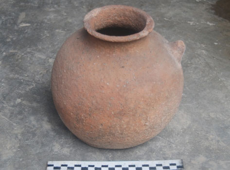Bình gốm trên 1.500 tuổi dưới sông Hương
