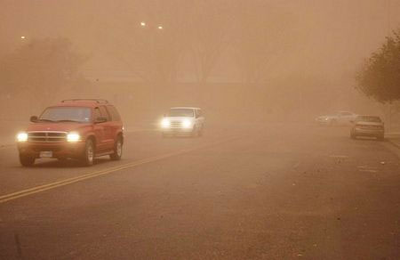 Bão cát nghiêm trọng “nhuộm đỏ” bầu trời Texas