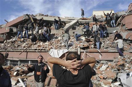 Video: Cảnh đổ nát, hoảng loạn sau động đất ở Thổ Nhĩ Kỳ