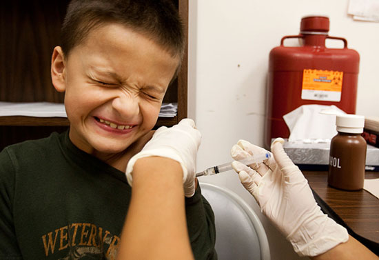 Tiêm vắc xin ngừa bệnh lây qua đường tình dục cho trẻ em