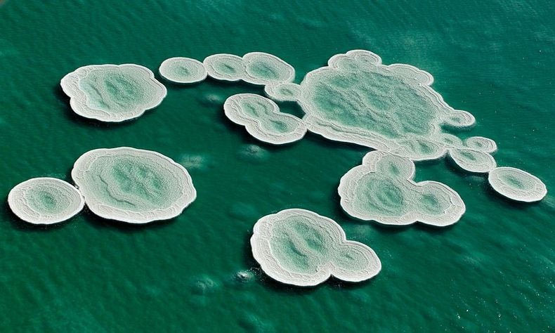 Những tinh thể muối ấn tượng trong lòng Biển Chết