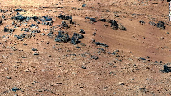 Robot Curiosity phân tích cát trên sao Hỏa