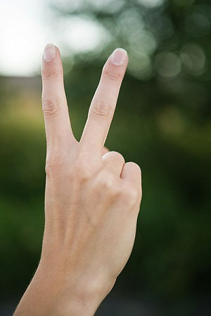 Hai ngón tay hình chữ V