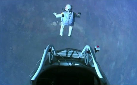 Xem Felix Baumgartner nhảy từ độ cao 39km