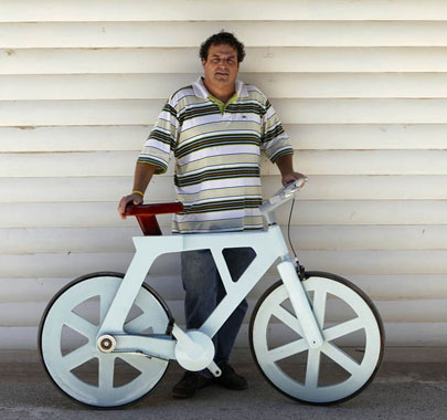 Chu du cùng xe đạp làm bằng giấy - KhoaHoc.tv