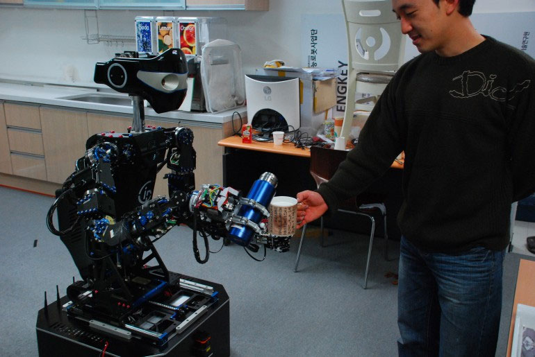 Ra mắt robot nội trợ