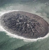Thăm đảo mới nổi ở Pakistan sau động đất