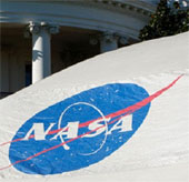 NASA “cấm cửa” giới khoa học không gian Trung Quốc