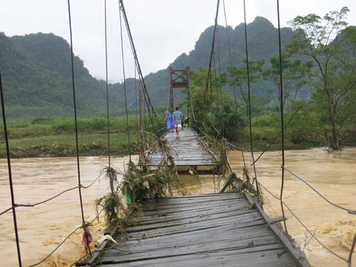 Miền Trung ngập trong lũ