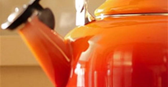 Giải mã bí ẩn 100 năm về ấm nước hú còi