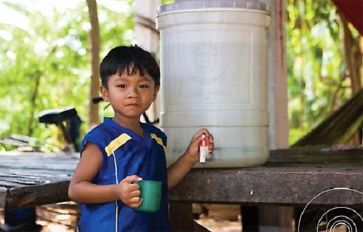 Bí kíp làm sạch nước bẩn sau bão lũ