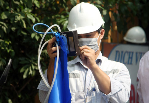Khám nghiệm hố phun lửa ở Sài Gòn