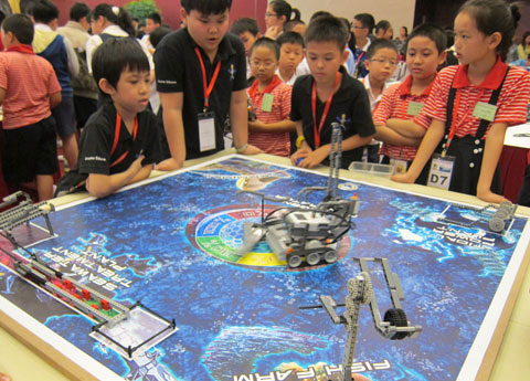 Học sinh Việt Nam tranh tài robot tại Đà Nẵng