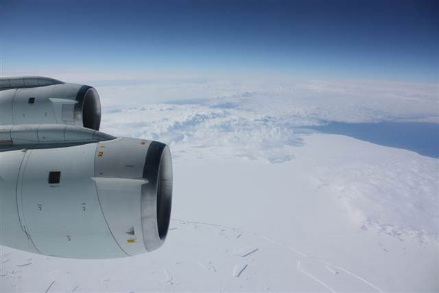 Phát hiện rãnh nứt khổng lồ tại sông băng Nam Cực