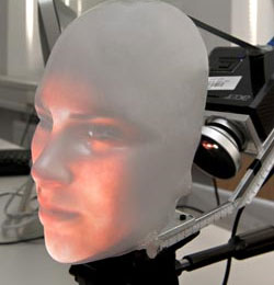 Video: Robot có khuôn mặt biểu cảm giống người