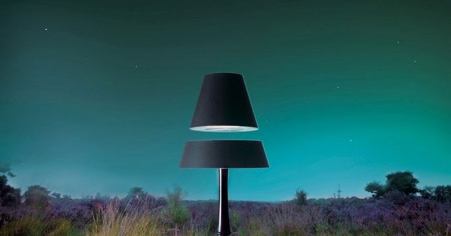 Đèn ngủ bay lơ lửng trong không trung