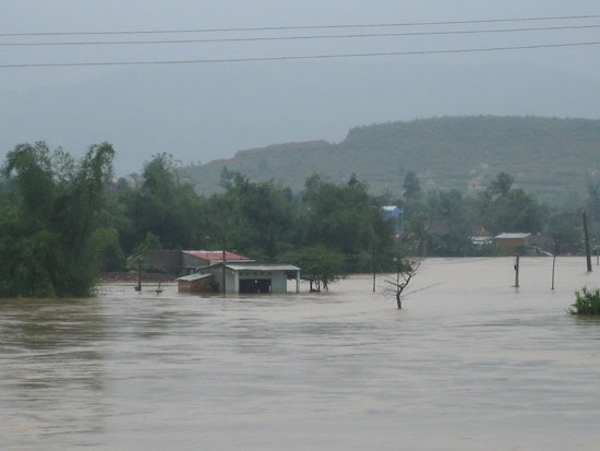 Nền nhà cho người dân vùng lũ, lụt