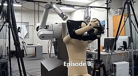 Video: Robot giúp mặc áo